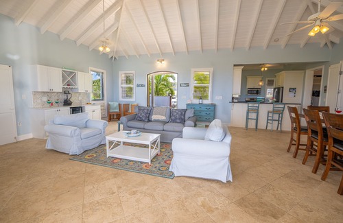 Judith's Fancy Casa | Blue Paradise Family Home
