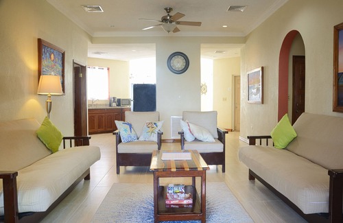 Sittee River Village Cama Y Desayuno | Blue Parrot Beach House