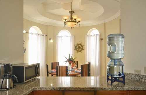 Sittee River Village Cama Y Desayuno | Blue Parrot Beach House