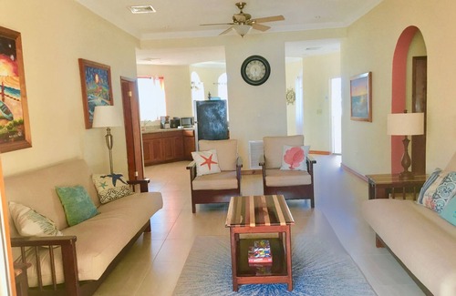 Sittee River Village Cama Y Desayuno | Blue Parrot Beach House