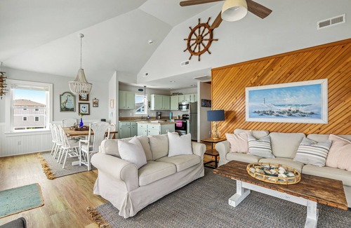 South Nags Head Casa | Blue Pearl: Steps to the Beach, Ocean Views, Spacious Decks