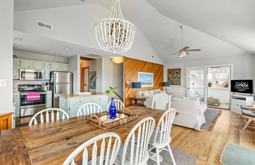 South Nags Head Casa | Blue Pearl: Steps to the Beach, Ocean Views, Spacious Decks