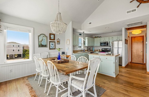 South Nags Head Casa | Blue Pearl: Steps to the Beach, Ocean Views, Spacious Decks