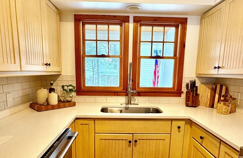 Beulah Cabaña | Blue Ridge Cottage- Charming 3-bedroom 2-bath on Crystal Lake
