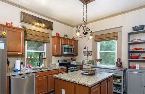Rutherfordton Casa | Blue Ridge Lodge - Movie Theater - Hot Tub - Pool - Rec. Room - PetsOK - $500 Free Activities Daily