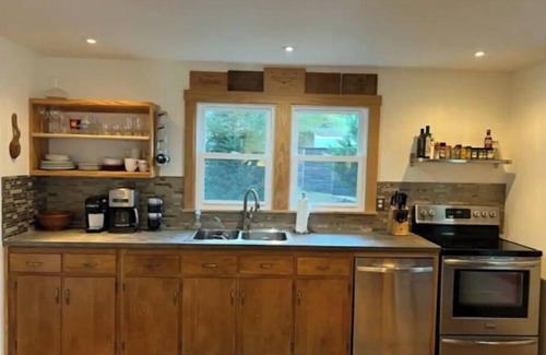 Asheville Cabaña | Blue Ridge Mountain Cottage close to everything Asheville has to offer.