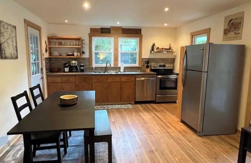Asheville Cabaña | Blue Ridge Mountain Cottage close to everything Asheville has to offer.