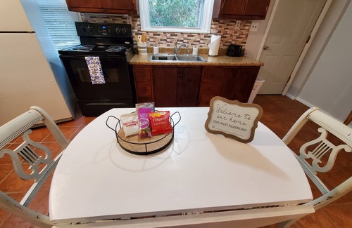 Newland Cabaña | Blue Ridge Mountain Cottage~1 minute from Parkway!