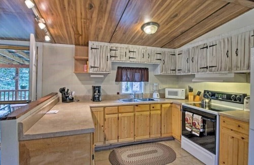 Waynesville Cabaña | Blue Ridge Parkway, Waynesville, Antiquing