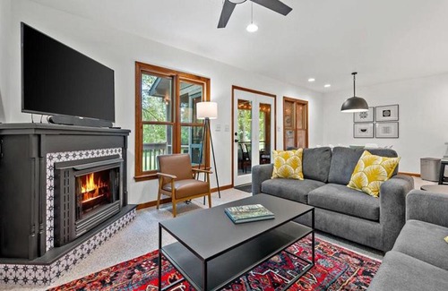 Frank Casa | Blue Ridge View Pet Friendly, Deck, Grill
