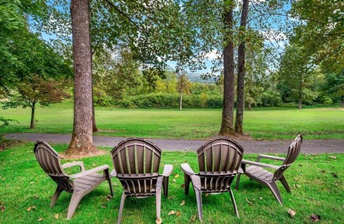 Frank Casa | Blue Ridge View Pet Friendly, Deck, Grill