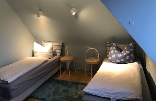 Mainstockheim Casa | Blue Room with balcony: remodeled historical room of a school teacher with bath
