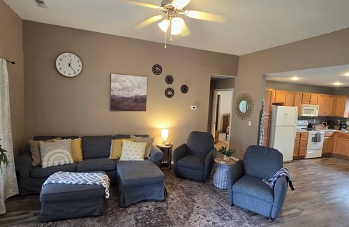 St. Robert Casa | Blue Sage Inn-Pet Friendly home in Saint Robert, MO. Close to Fort Leonard Wood.
