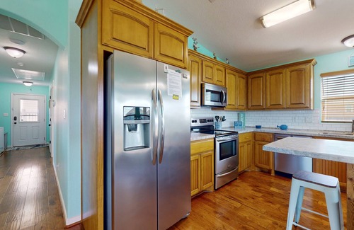 Crystal Beach Casa | Blue Seagull: 2 BR, 2 BA House in Crystal Beach, Sleeps 7