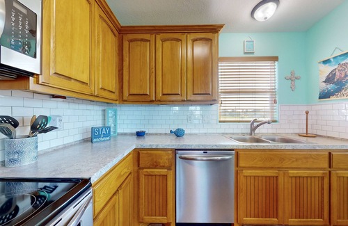 Crystal Beach Casa | Blue Seagull: 2 BR, 2 BA House in Crystal Beach, Sleeps 7