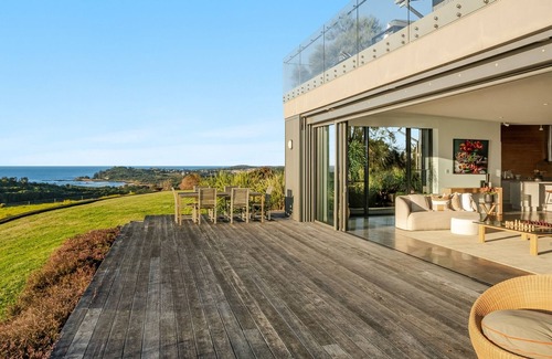 Lennox Head Casa | Blue Seas encapsulates the essence of breathtaking views