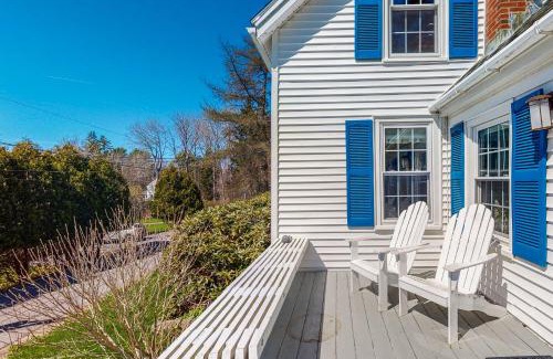 West Boothbay Harbor Casa | Blue Shutters Cottage