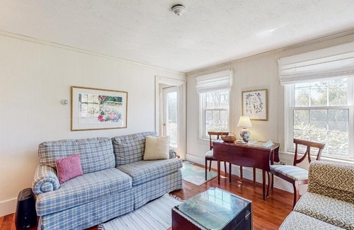 West Boothbay Harbor Casa | Blue Shutters Cottage