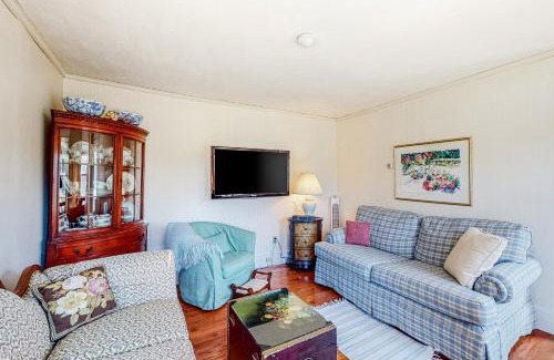 West Boothbay Harbor Casa | Blue Shutters Cottage