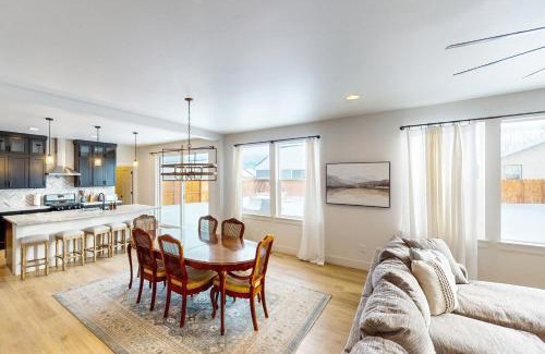 Bozeman Casa | Blue Skies Over Butler Creek
