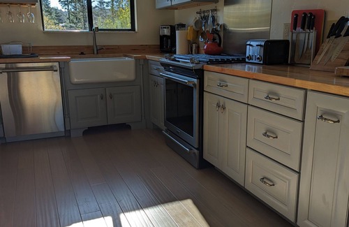 Sea Ranch Cabaña | Blue Sky, light-filled cottage on the hillside
