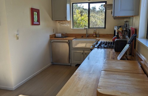 Sea Ranch Cabaña | Blue Sky, light-filled cottage on the hillside