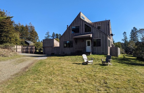 Sea Ranch Cabaña | Blue Sky, light-filled cottage on the hillside