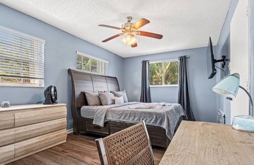 Central Corals Casa | Blue Sky Manor - 2 Story House w/ Heated Pool & Large Balcony