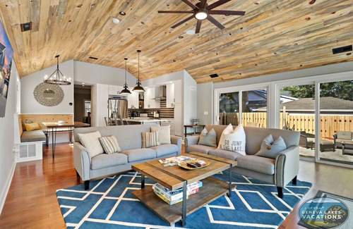 Lake Geneva Casa | Blue Sky Oasis | Saltwater Pool | Cabana Lounge | Hot Tub