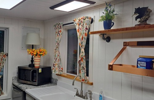 Penrose Cabaña | Blue Smoke Cottage - Comfortable Cottage in the Mountains - Hot Tub - Fireplace