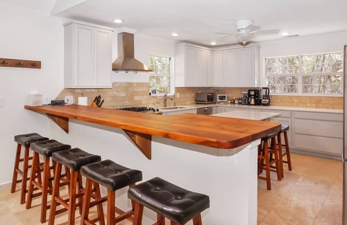 Wimberley Casa | Blue Spring Retreat I Hot tub, Families
