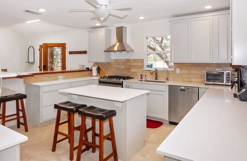 Wimberley Casa | Blue Spring Retreat I Hot tub, Families