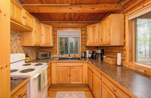 Three Rivers Cabina | Blue Top Cabin Log Bend/SunRiver: HotTub FirePit Family/Dog/Horse Public Trails
