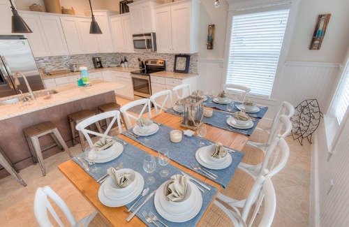 Bradenton Beach Casa | Blue Water Beach House: 5+ bdrm, 4. 5 baños, piscina climatizada / spa, 1. 5 cuadras de la playa