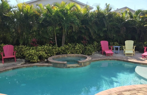 Bradenton Beach Casa | Blue Water Beach House: 5+ bdrm, 4. 5 baños, piscina climatizada / spa, 1. 5 cuadras de la playa