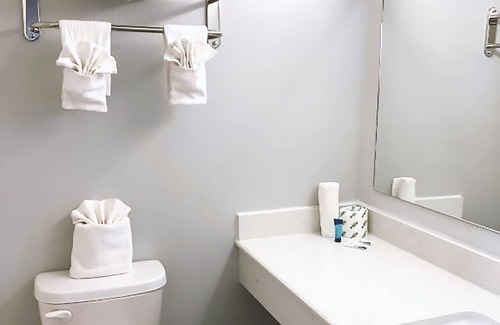 Arena District Hotel | Sky Palace Inn By Jasper Near AT&T Center