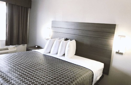 Arena District Hotel | Sky Palace Inn By Jasper Near AT&T Center