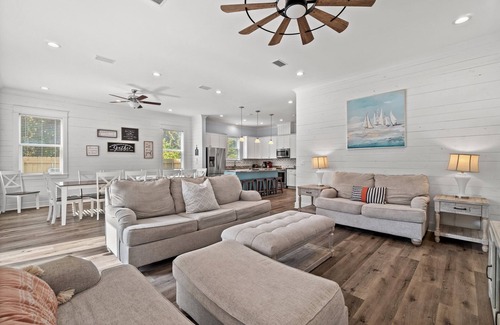 Frangista Beach Casa | ☀️ Blue Yonder | 6-Seat Golf Cart | Heated Pool* | Game Room | Free Deep Sea Fishing 🐟