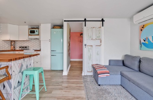 South End Condominio | Blue Zone Bungalow! 150 yards to the beach & close to cafes!