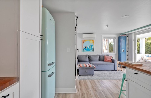 South End Condominio | Blue Zone Bungalow! 150 yards to the beach & close to cafes!