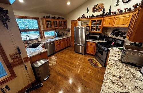 Winter Park Cabina | BLUEBEARY PINES-PERFECT ESCAPE-PRIVATE HOT TUB/3br/2.5ba/WALK TO SKI SHUTTLES!