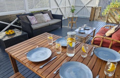 Snells Beach Casa | Bluebell Cottage on Matakana Coast Pet Friendly!