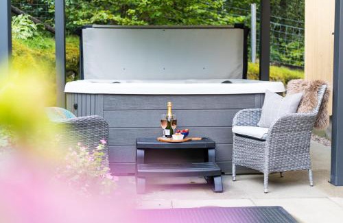 West Laroch Casa | Bluebell Cottage with Hot Tub
