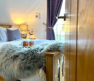 West Laroch Casa | Bluebell Cottage with Hot Tub