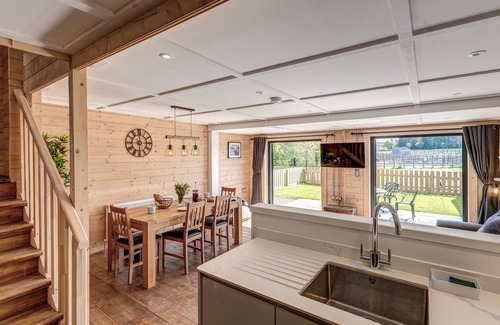 Wallingford Cabina | Bluebell Lodge | The Ridgeway Holiday Let | 3 Beds & Sleeps 6