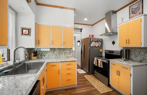 Belle Fourche Casa | Bluebelle SD Historic Vacation Home - Sleeps 10 - Perfect for Family & Friends