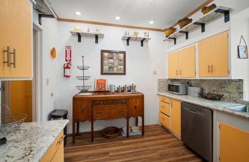 Belle Fourche Casa | Bluebelle SD Historic Vacation Home - Sleeps 10 - Perfect for Family & Friends