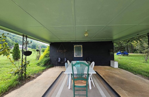 Arlington Casa | Blueberry Farm Views & Vineyards Nearby