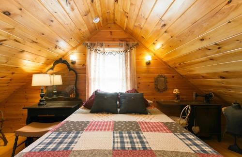 Asheville Casa | Blueberry Hill Cabin-Private, secluded cabin with a fireplace and New Hot Tub 2025