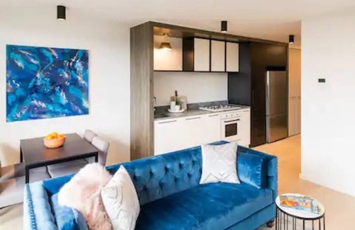 Abbotsford Apartamento | Bluebird Beacon Discover a Chic River Lookout